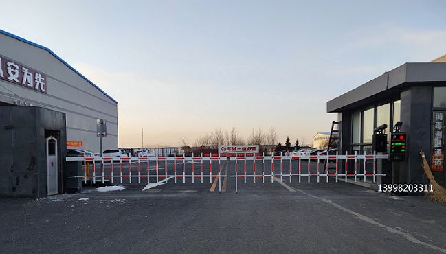 鐵嶺李先生道閘車牌識別系統安裝